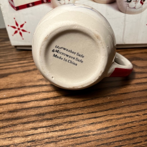 -5 Piece "WINTER WISHES"  Boxed Table Set ~ Napkin, S&P, Creamer, Sugar - Picture 14 of 14